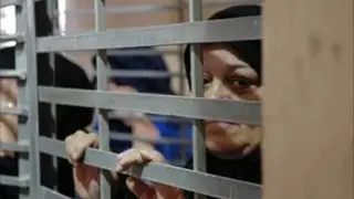 الشرطة تعتقل مطلوباً بجريمة قتل أثناء زيارته لزوجته الموقوفة بالكرخ