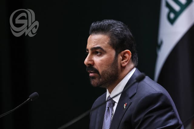 على أبواب الاحتجاجات.. الزيدي يبتلع تحذيراته من الترهل الوظيفي ويعد بـ120 ألف تعيين في موازنة عاجزة!