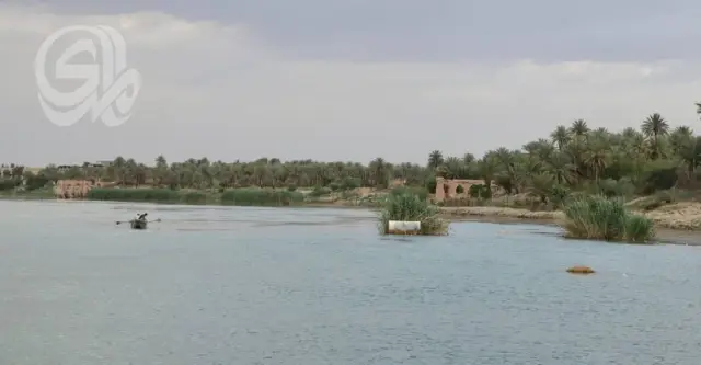 مياه الصرف الصحي والصيد الجائر يهددان بيئة الفرات في الأنبار!