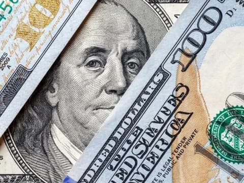 أسعار الدولار تقترب من حاجز 169 ألف دينار في السوق الموازية