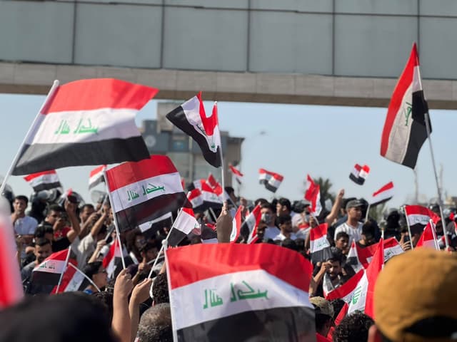 ساحة التحرير تستعيد شعارات "تشرين" في ذكراها السابعة(صور)