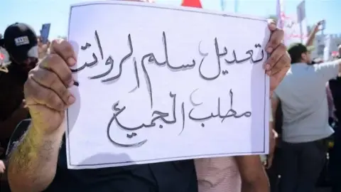 حزب تقدم: مخصصات الرواتب تذهب إلى فئة قليلة من الشعب العراقي