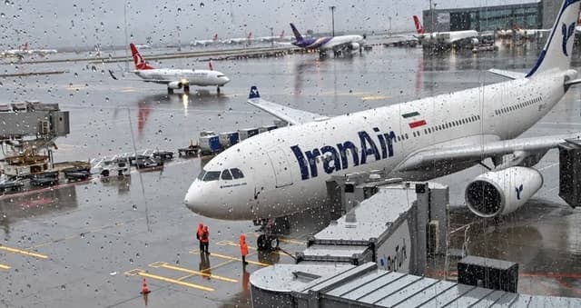أنباء عن سماح بغداد للطيران الإيراني بالهبوط في مطار النجف حصراً