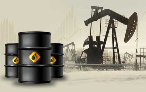 النفط يلامس 110 دولارات للبرميل للمرة الأولى منذ أيار