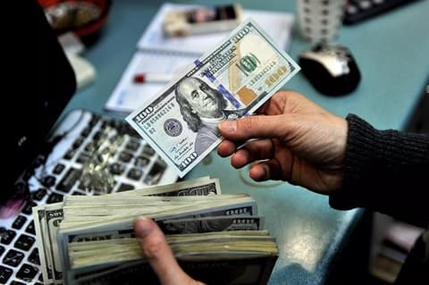 سويفتات الاعتمادات تصل المصارف الأهلية والتجار عالقون بين سعري صرف
