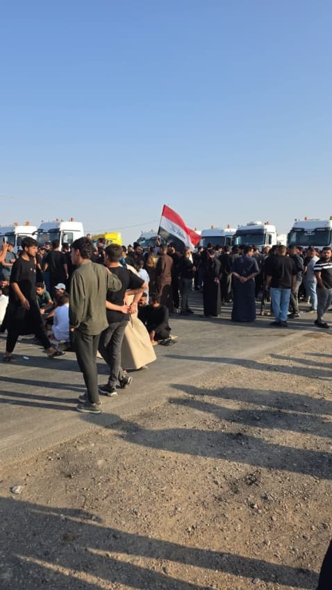محتجون في ميسان يقطعون طريق الشركات النفطية رفضاً لإغلاق منفذ الشيب