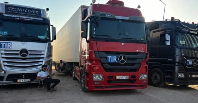 العراق يستقبل أول شحنة ترانزيت دولية بشاحنة عراقية ودفتر "تير" محلي