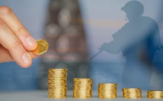 أسعار الذهب تنخفض عالميا نتيجة لمخاوف من التضخم وتطورات الشرق الأوسط