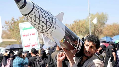 ستريت جورنال: إيران تستخدم غواصات صغيرة لنقل الأسلحة الى الحوثيين