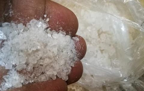 مخدرات ميسان تضبط 2 كغم من الكريستال و14 ألف حبة مخدرة وتعتقل متهمين
