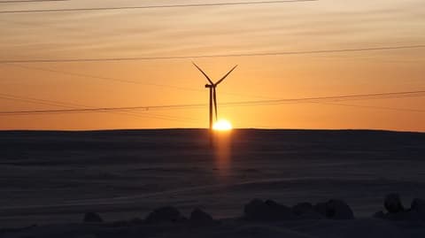 باحث في الاقتصاد السياسي والعلاقات الدولية: الطاقة الروسية تعيد الاستقرار إلى الأسواق العالمية