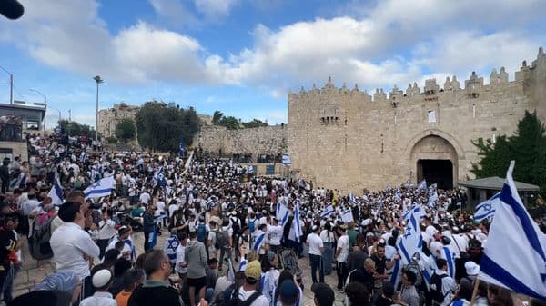 الخارجية الفلسطينية: إحراق مسجد في القدس وكتابة شعارات عنصرية يعكسان خطورة "الفكر الاستعماري"