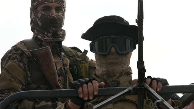 مصرع عنصر أمن وإصابة آخرين في هجوم مسلح بريف درعا جنوبي سوريا - إعلام