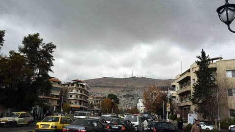 إعلام: قتلى وجرحى جراء استهداف حافلة وسط سوريا
