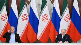 الرئاسة الإيرانية: بزشكيان يبحث مع بوتين تطوير التعاون في قطاعي النفط والغاز