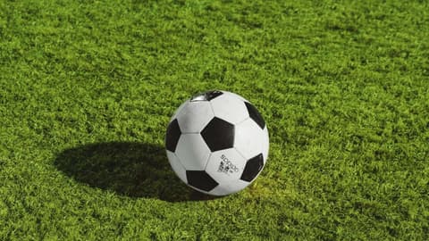 ليفربول يقلب الطاولة على برينتفورد.. وفولهام يحقق انتصاره الأول في الدوري الإنجليزي