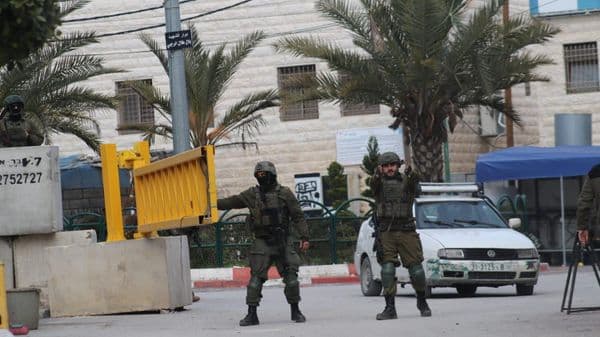 الجيش الإسرائيلي يعلن مقتل شخصين عقب تنفيذهما عملية إطلاق نار قرب الخليل بالضفة الغربية