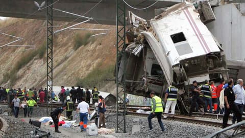 بعد مقتل 68 شخصا على الأقل... احتجاجات في إسبانيا على حادث القطار وسانشيز يعلن الحداد الوطني 3 أيام