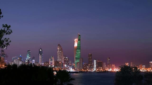 البترول الكويتية تدرس إنشاء خطي أنابيب عبر السعودية والإمارات لتجاوز مضيق هرمز