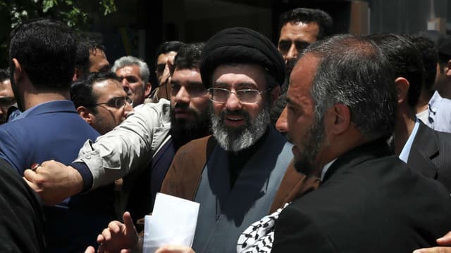 مستشار خامنئي: لا تنازل عن هرمز والقواعد الأمريكية والأوروبية تستخدم ضد إيران