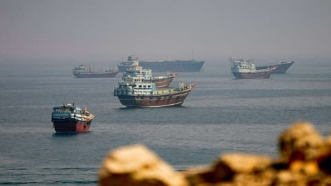 الجيش الإيراني يعلن عن حريق في ناقلة نفط أخرى شرقي مضيق هرمز... فيديو