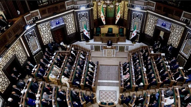 1500 دولار شهريا.. مخصصات أعضاء مجلس الشعب السوري تثير جدلا واسعا.. ما القصة؟