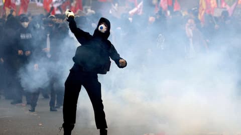 إعلام: احتجاجات أوروبا مرشحة للتصاعد مع اقتراب الشتاء