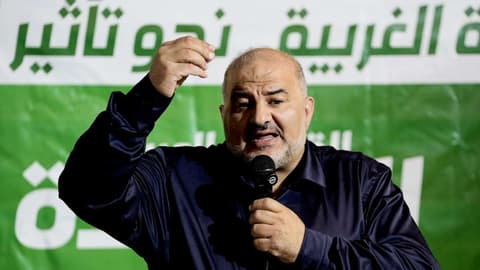 "قد يطيح بنتنياهو"... إعلام: "صانع ملوك" عربي يقود تحالفا غير مسبوق داخل الكنيست