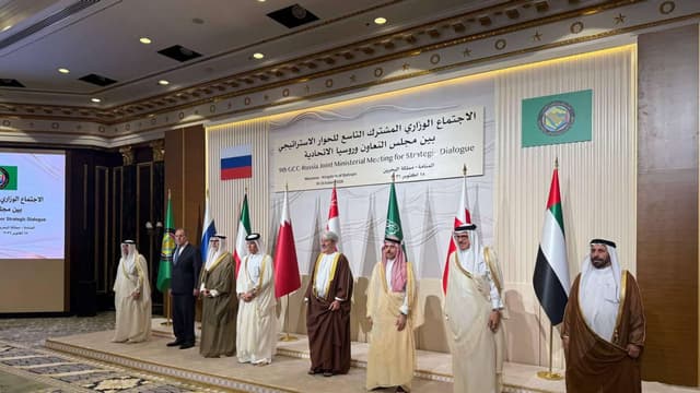 لافروف: روسيا تدعم جهود الدول العربية في حفظ السلام لمنع انزلاق الشرق الأوسط إلى حرب كبيرة