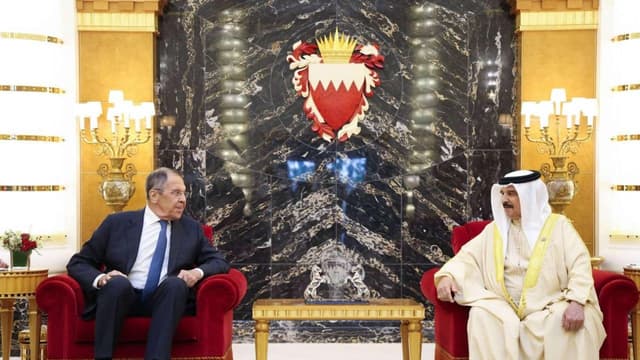 لافروف يبحث مع ملك البحرين تعزيز التعاون الثنائي والقضايا الإقليمية