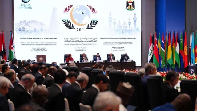 البيان الختامي لقمة "التعاون الإسلامي" ببغداد يؤكد أهمية التضامن لمواجهة التحديات المشتركة