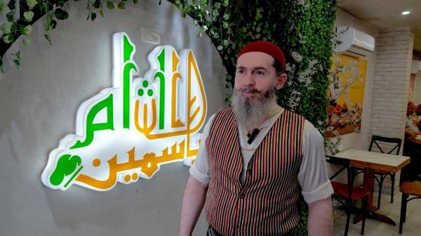 طاه سوري يعيد افتتاح مطعمه المهدم في غزة بعدما اختار القطاع موطنا له