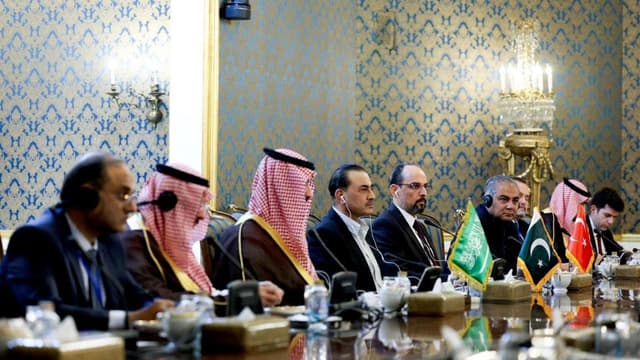 إيران والسعودية وتركيا وباكستان تتفق على متابعة المحادثات بعد اجتماع طهران الأول