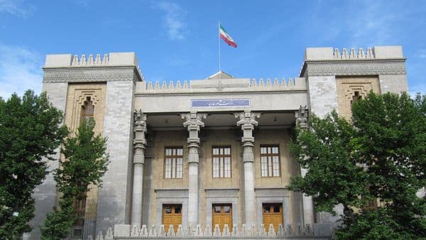 إيران: نطالب العراق برفع قيود الطيران وإعادة الرحلات إلى طبيعتها