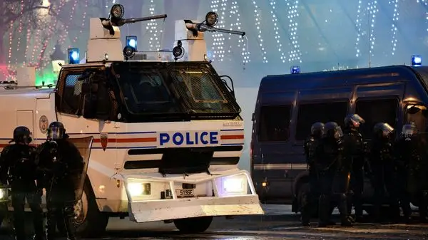 فرنسا تحشد 70 ألف شرطي استعدادا للتظاهرات المرتقبة في عموم البلاد