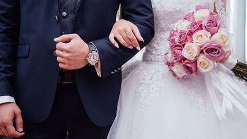 الأعراس في الجزائر... بين فرحة الزواج وهوس المظاهر والتباهي
