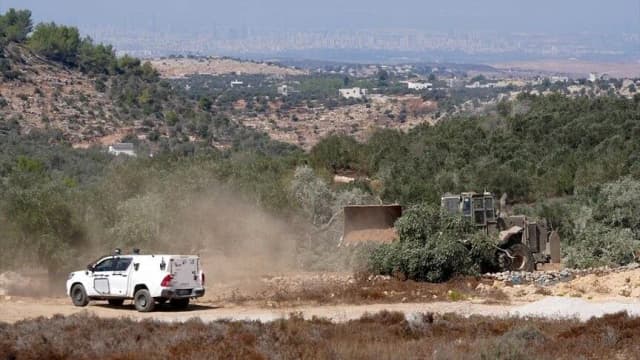 إرهاب المستوطنين.. موسم فلسطيني يبدأ بسرقة الزيتون وتهديد المزارعين