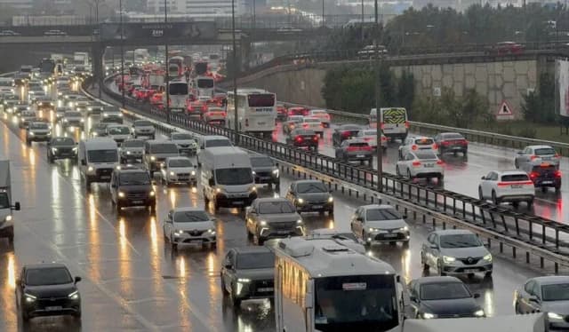 في شطريها الأوروبي والآسيوي.. إسطنبول تشهد هطول أمطار غزيرة