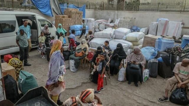 15 حافلة تعيد 735 سودانيا من مصر ضمن "العودة الطوعية"