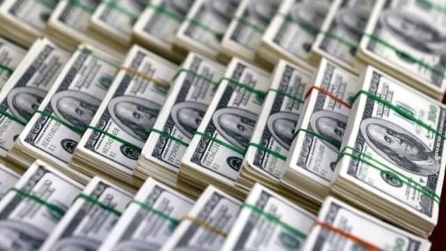 عائد السندات الأمريكية لـ30 سنة يصل 5.6 بالمئة لأول مرة منذ 22 عاما