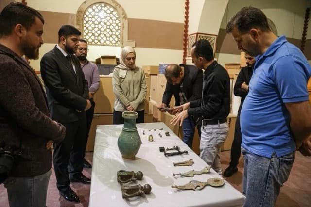دمشق تستعيد 21 قطعة أثرية من واشنطن وتودعها في المتحف الوطني