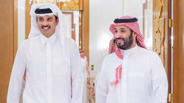 ولي عهد السعودية يبحث مع أمير قطر علاقات البلدين وأوضاع المنطقة