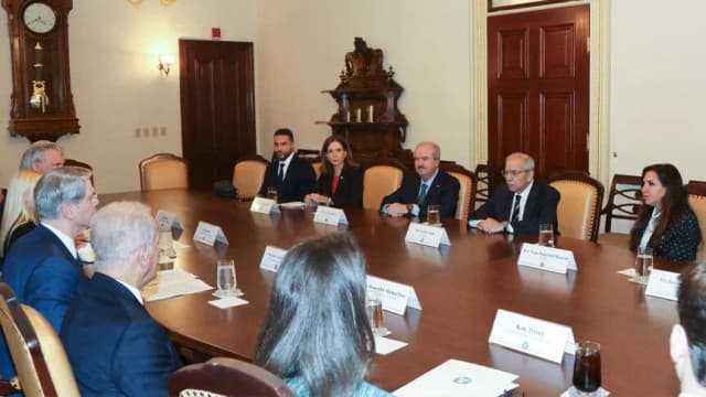 واشنطن تحث بيروت على تعطيل "الشبكات المالية" لإيران وحزب الله