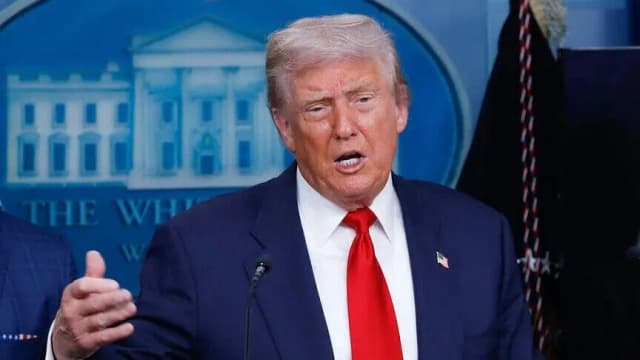 ترامب ينفي أنباء استعداده لتخفيف العقوبات على إيران