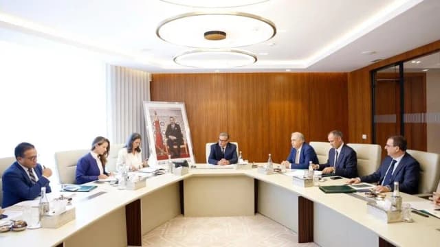 المغرب يعلن مواصلة دعم قطاع النقل مع ارتفاع أسعار الوقود عالميا