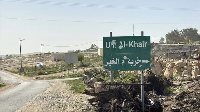 دبلوماسيون من 15 دولة أوروبية يتفقدون مدارس بالضفة تهدد إسرائيل بهدمها
