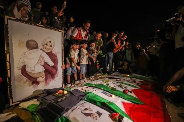 غزة تودع 105 جثامين انتُشلت من تحت أنقاض "مربع التاج"