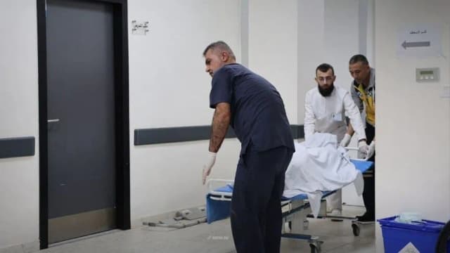 مقتل 7 أشخاص بإطلاق نار استهدف حافلة مدنية وسط سوريا