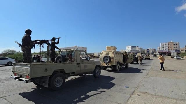 الجيش اليمني يعلن تنفيذ 15 غارة على مواقع للحوثيين في تعز