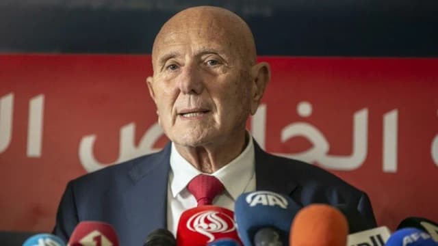 تونس.. أحمد الشابي يبدأ إضرابا عن الطعام في السجن